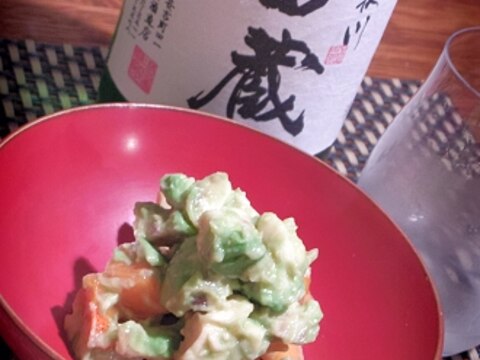 日本酒にワインに、アボカドと柿のぬた